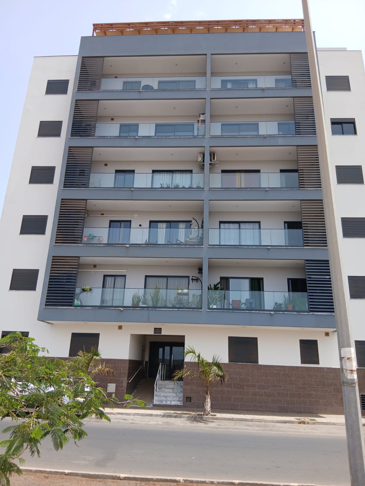 T3 spacieux avec balcon et vue dégagée à Palmarejo Grande – Praia